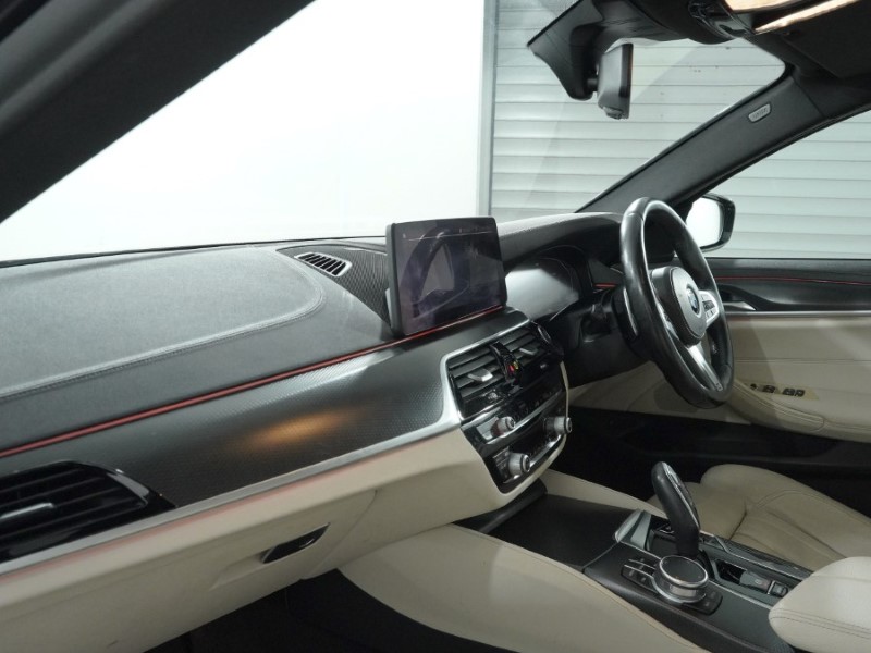 2020 (70) BMW 5 SERIES 520d MHT M Sport 4dr Step Auto 5113326