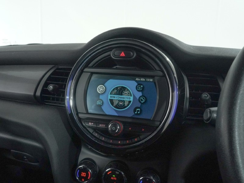 2020 (70) MINI CONVERTIBLE 1.5 Cooper Classic II 2dr 5113042