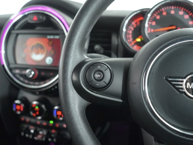 2020 (70) MINI CONVERTIBLE 1.5 Cooper Classic II 2dr 5113038