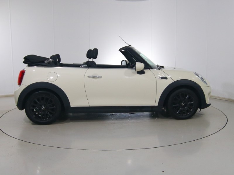 2020 (70) MINI CONVERTIBLE 1.5 Cooper Classic II 2dr 5113058