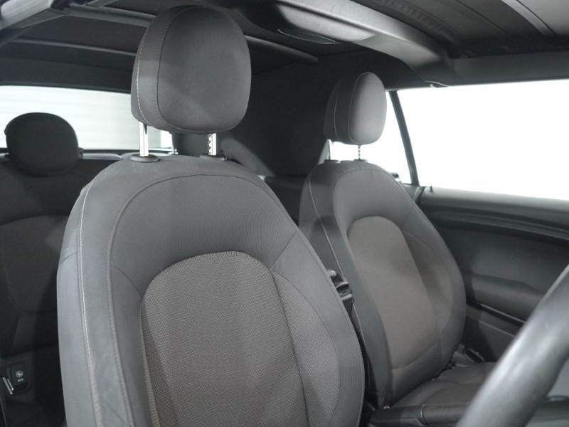 2020 (70) MINI CONVERTIBLE 1.5 Cooper Classic II 2dr 5113021