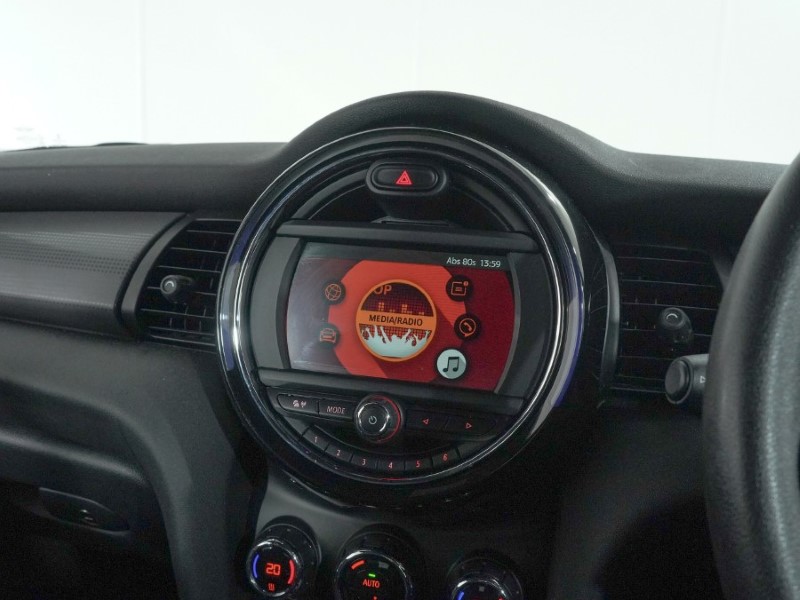 2020 (70) MINI CONVERTIBLE 1.5 Cooper Classic II 2dr 5113045