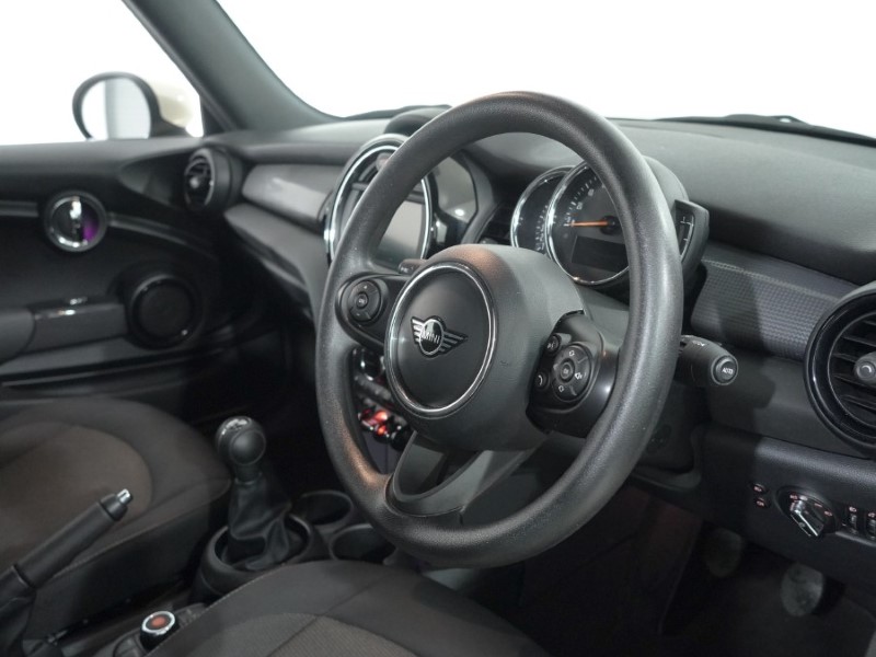 2020 (70) MINI CONVERTIBLE 1.5 Cooper Classic II 2dr 5113017