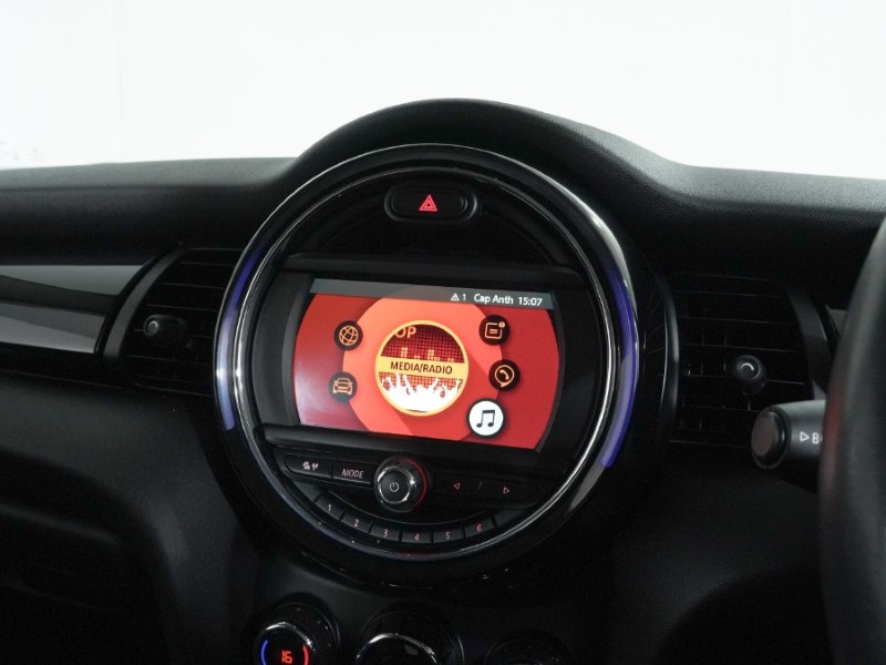 2020 (70) MINI HATCHBACK 1.5 Cooper Classic II 3dr 5127877