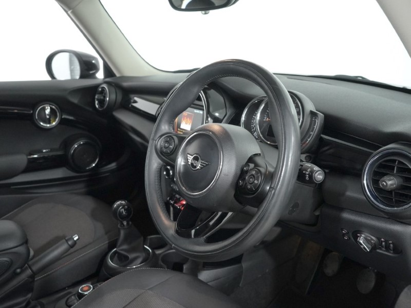 2020 (70) MINI HATCHBACK 1.5 Cooper Classic II 3dr 5127866