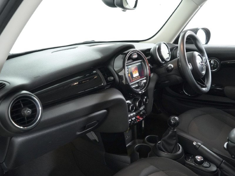 2020 (70) MINI HATCHBACK 1.5 Cooper Classic II 3dr 5127854