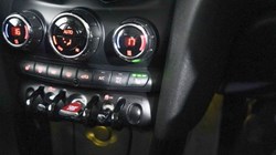 2020 (70) MINI HATCHBACK 1.5 Cooper Classic II 3dr 5127870