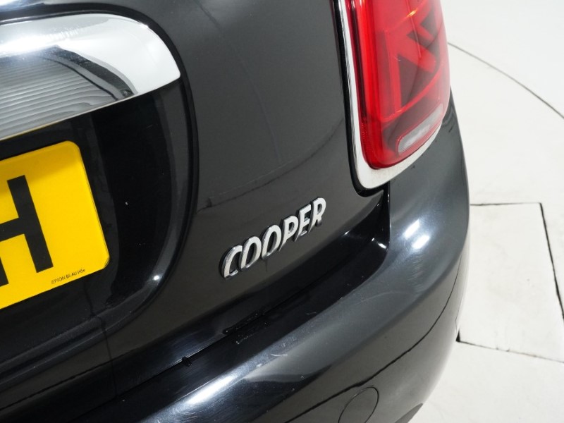 2020 (70) MINI HATCHBACK 1.5 Cooper Classic II 3dr 5127851
