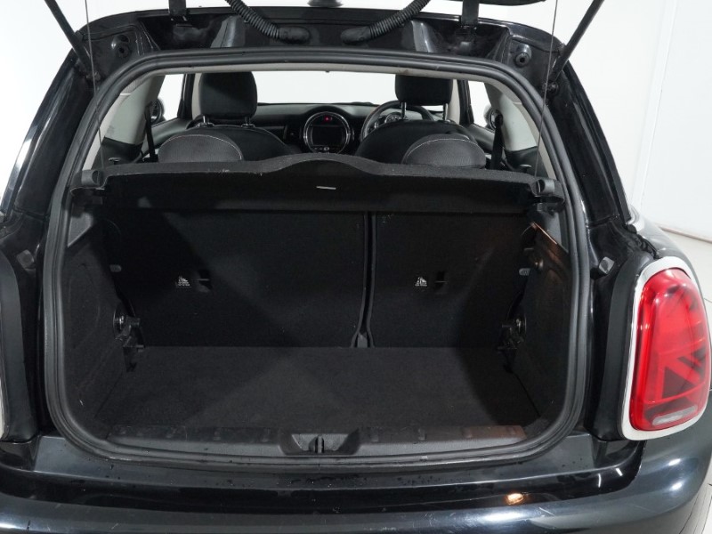 2020 (70) MINI HATCHBACK 1.5 Cooper Classic II 3dr 5127853