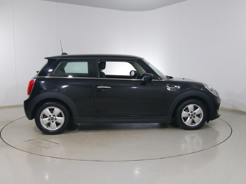 2020 (70) MINI HATCHBACK 1.5 Cooper Classic II 3dr 5127891