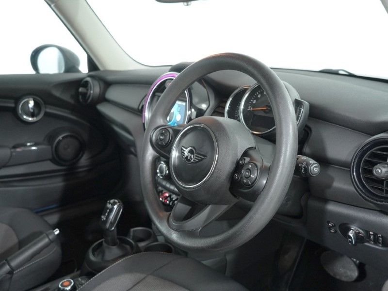 2018 (68) MINI HATCHBACK 1.5 One II 3dr Step Auto 5123233