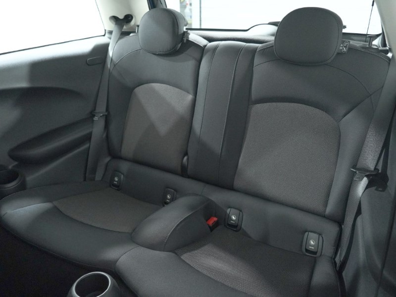 2018 (68) MINI HATCHBACK 1.5 One II 3dr Step Auto 5123227