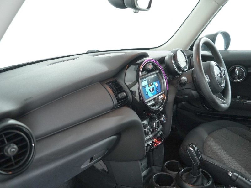 2018 (68) MINI HATCHBACK 1.5 One II 3dr Step Auto 5123226