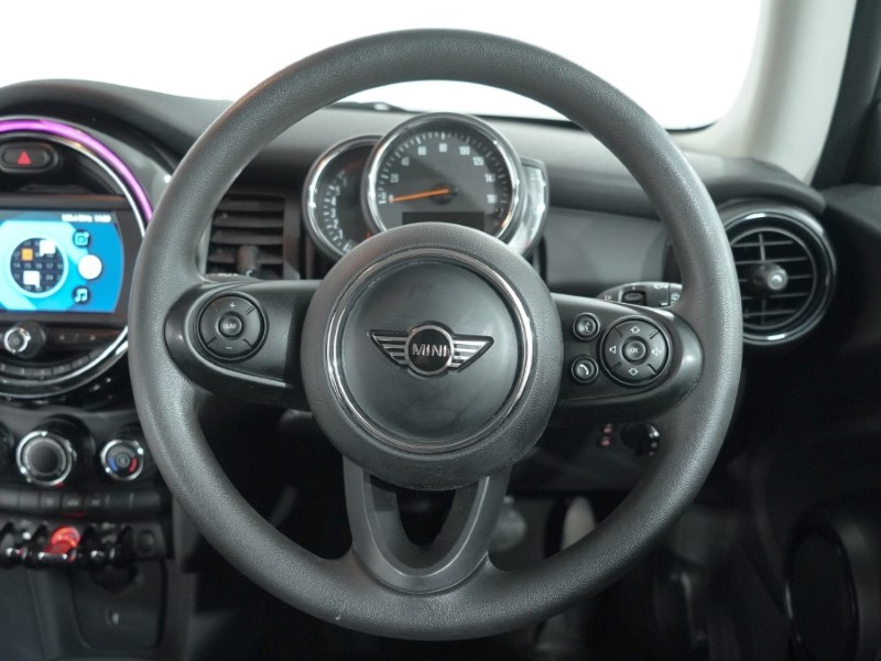 2018 (68) MINI HATCHBACK 1.5 One II 3dr Step Auto 5123230