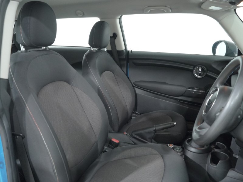 2018 (68) MINI HATCHBACK 1.5 One II 3dr Step Auto 5123236