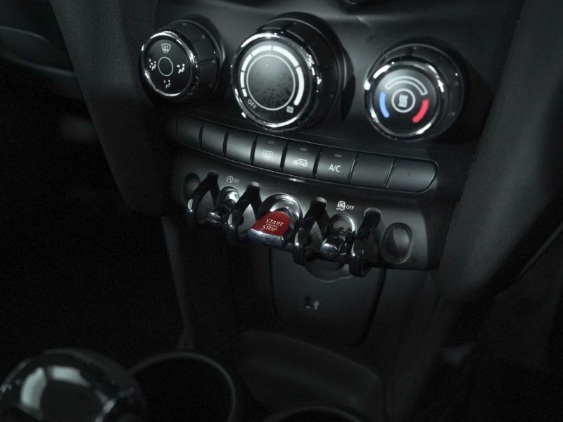 2018 (68) MINI HATCHBACK 1.5 One II 3dr Step Auto 5123249