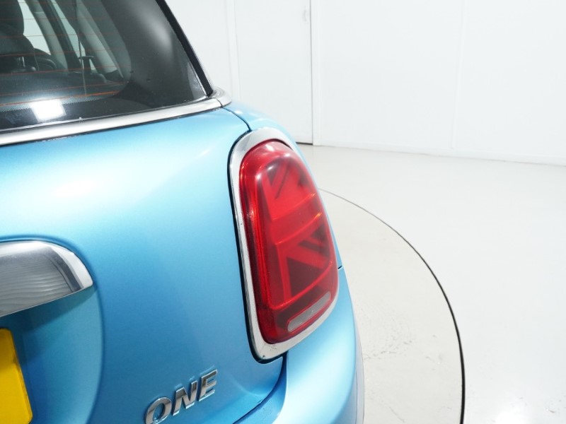 2018 (68) MINI HATCHBACK 1.5 One II 3dr Step Auto 5123224