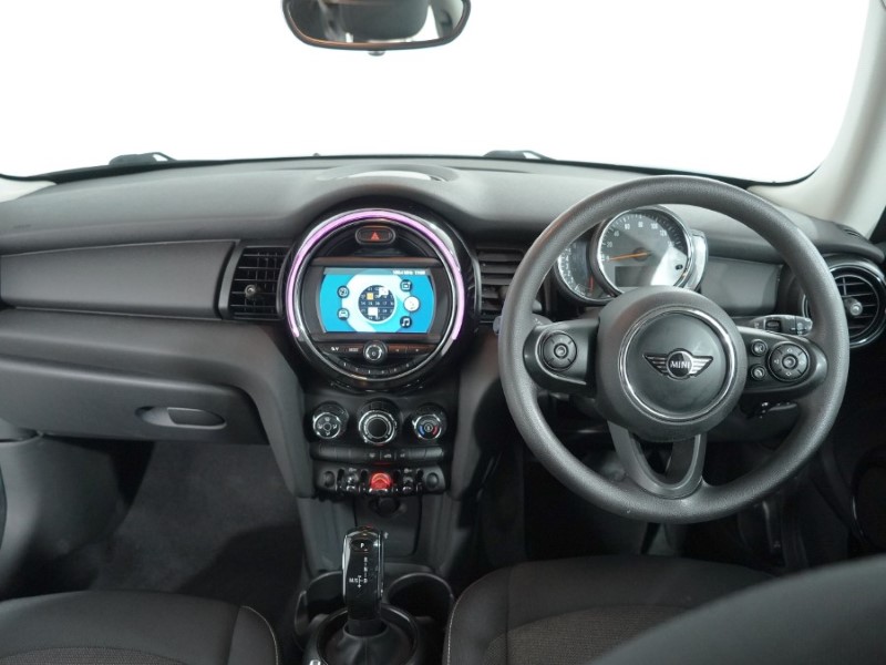 2018 (68) MINI HATCHBACK 1.5 One II 3dr Step Auto 5123228