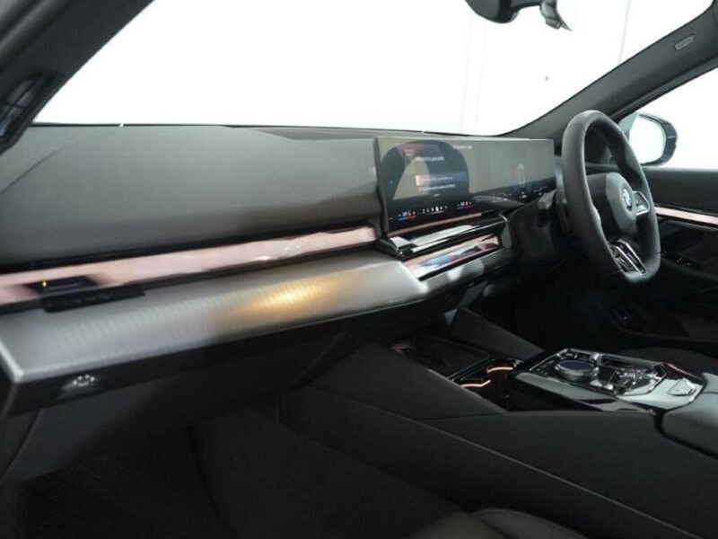 2026 (26) BMW 5 SERIES 530e M Sport 4dr Auto 5456163