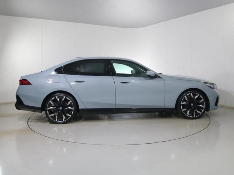 2026 (26) BMW 5 SERIES 530e M Sport 4dr Auto 5456175