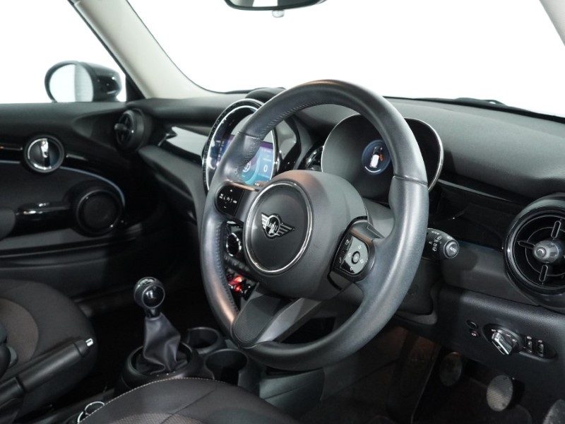 2023 (23) MINI HATCHBACK 1.5 Cooper Classic Premium 3dr 5160942