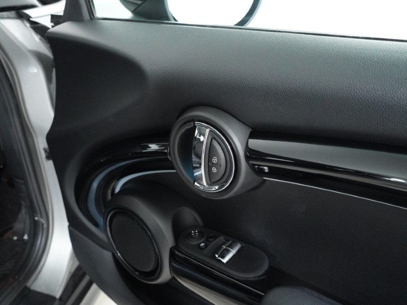 2023 (23) MINI HATCHBACK 1.5 Cooper Classic Premium 3dr 5160941