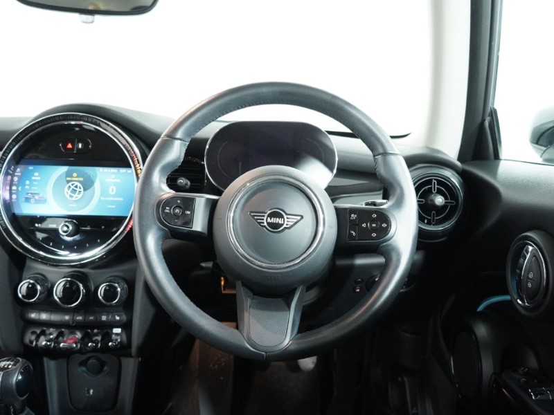 2023 (23) MINI HATCHBACK 1.5 Cooper Classic Premium 3dr 5160936