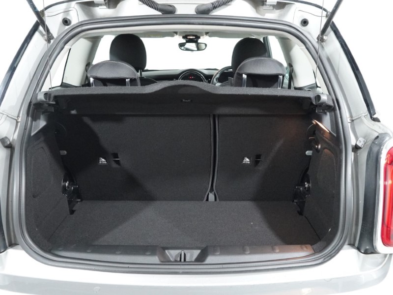 2023 (23) MINI HATCHBACK 1.5 Cooper Classic Premium 3dr 5160929