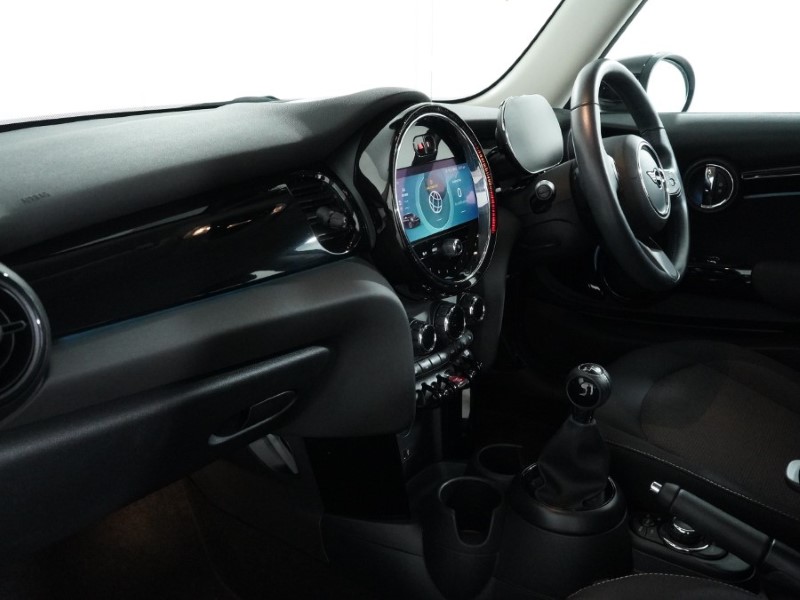 2023 (23) MINI HATCHBACK 1.5 Cooper Classic Premium 3dr 5160932