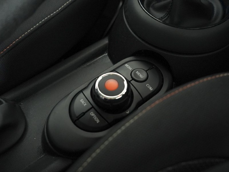 2020 (70) MINI HATCHBACK 1.5 Cooper Classic II 5dr Auto 5228743