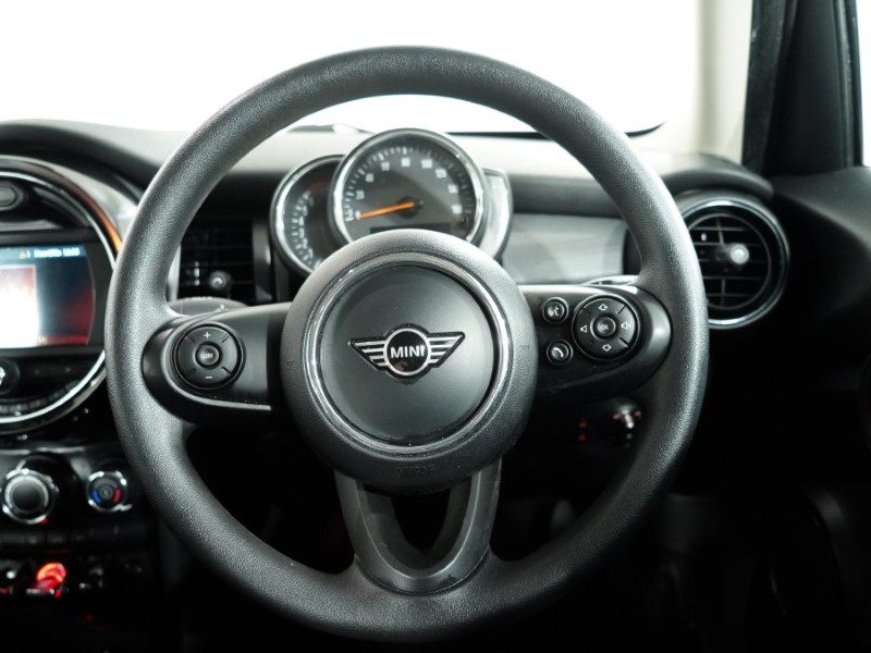 2020 (70) MINI HATCHBACK 1.5 Cooper Classic II 5dr Auto 5228722