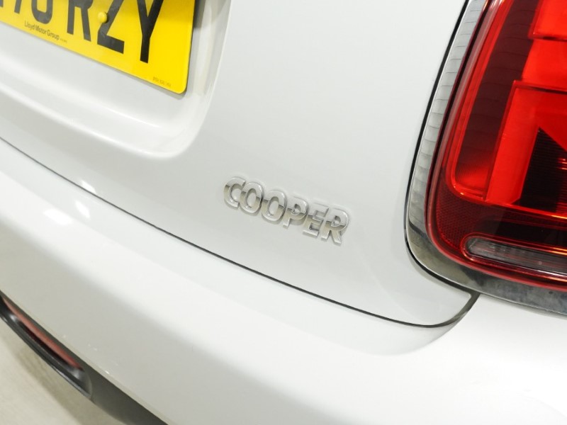2020 (70) MINI HATCHBACK 1.5 Cooper Classic II 5dr Auto 5228714