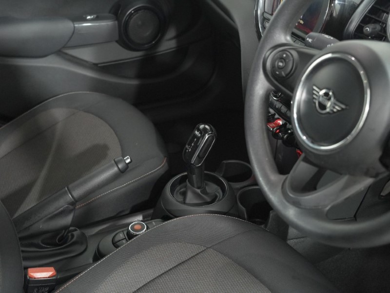 2020 (70) MINI HATCHBACK 1.5 Cooper Classic II 5dr Auto 5228728