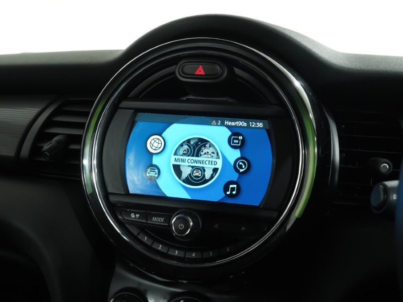 2020 (70) MINI HATCHBACK 1.5 Cooper Classic II 5dr Auto 5228736