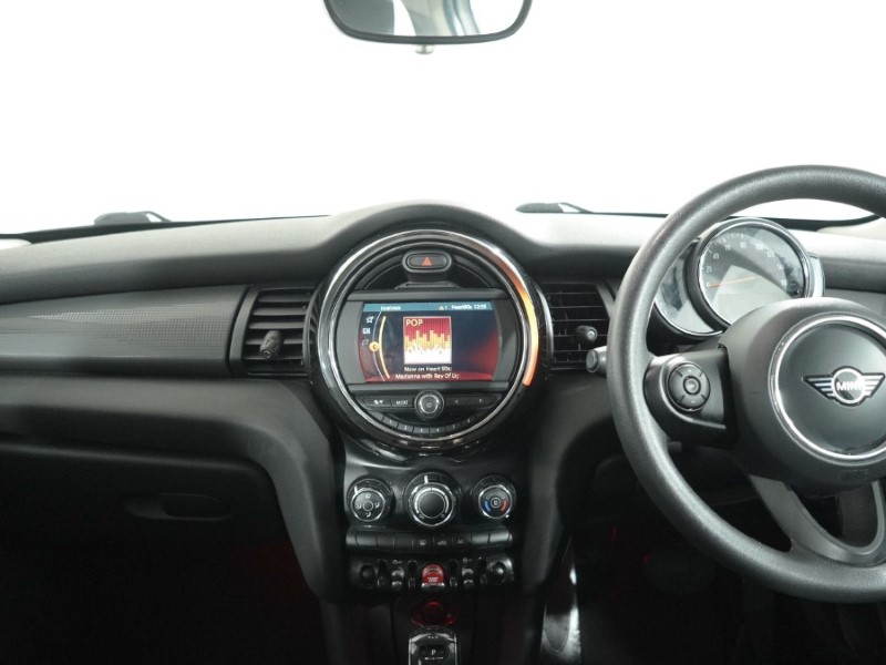 2020 (70) MINI HATCHBACK 1.5 Cooper Classic II 5dr Auto 5228721