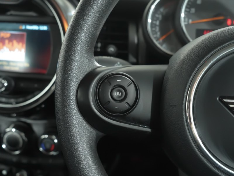 2020 (70) MINI HATCHBACK 1.5 Cooper Classic II 5dr Auto 5228732