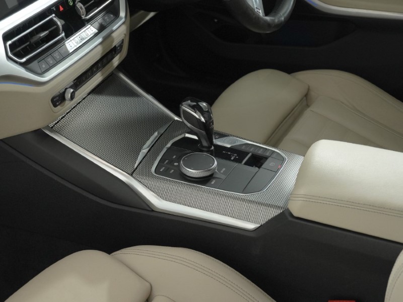 2020 (20) BMW 3 SERIES 330e M Sport 4dr Auto [Plus Pack] 5213373