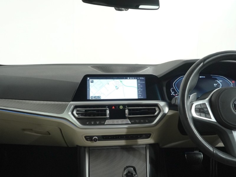 2020 (20) BMW 3 SERIES 330e M Sport 4dr Auto [Plus Pack] 5213376