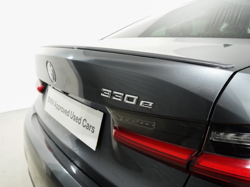 2020 (20) BMW 3 SERIES 330e M Sport 4dr Auto [Plus Pack] 5213367