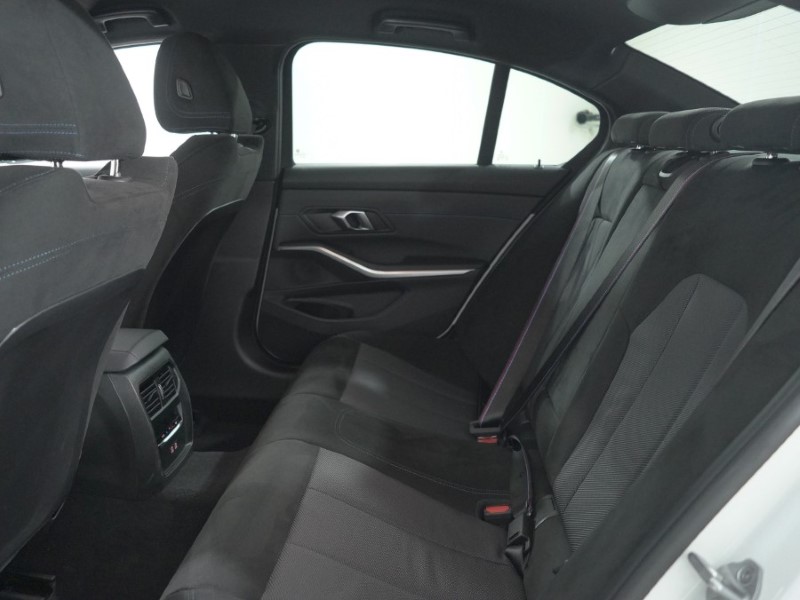 2025 (75) BMW 3 SERIES 320i M Sport 4dr Step Auto 5208003