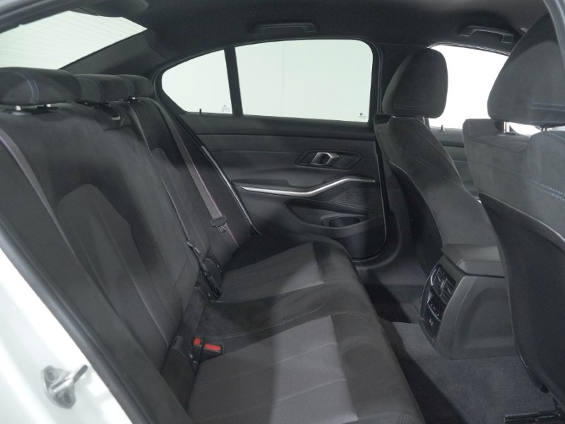 2025 (75) BMW 3 SERIES 320i M Sport 4dr Step Auto 5208007