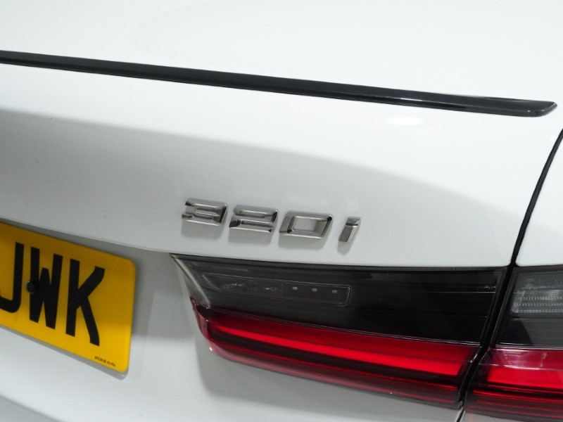 2025 (75) BMW 3 SERIES 320i M Sport 4dr Step Auto 5207998