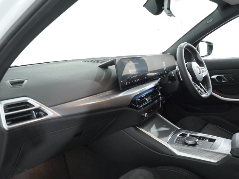 2025 (75) BMW 3 SERIES 320i M Sport 4dr Step Auto 5208002