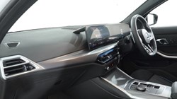 2025 (75) BMW 3 SERIES 320i M Sport 4dr Step Auto 5208002