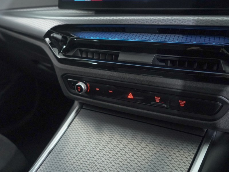 2025 (75) BMW 3 SERIES 320i M Sport 4dr Step Auto 5208035