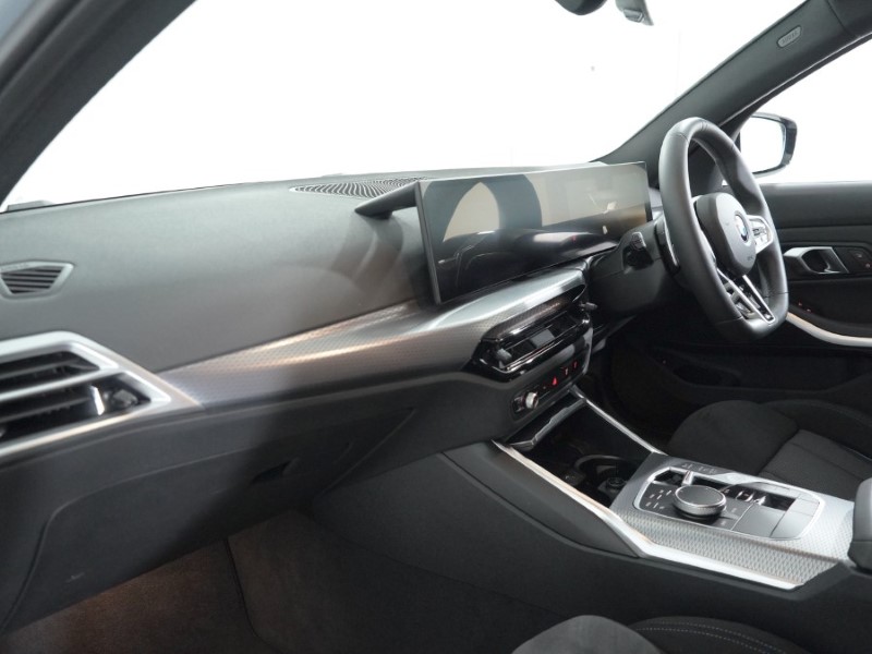 2025 (75) BMW 3 SERIES 320i M Sport 5dr Step Auto 5208050