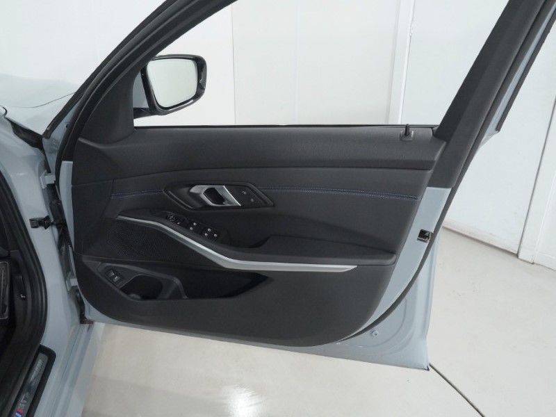 2025 (75) BMW 3 SERIES 320i M Sport 5dr Step Auto 5208060
