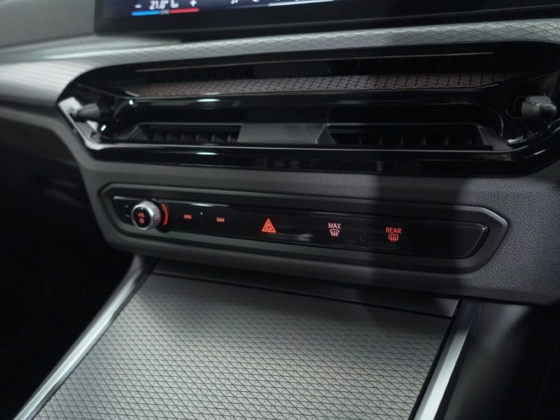 2025 (75) BMW 3 SERIES 320i M Sport 5dr Step Auto 5208084