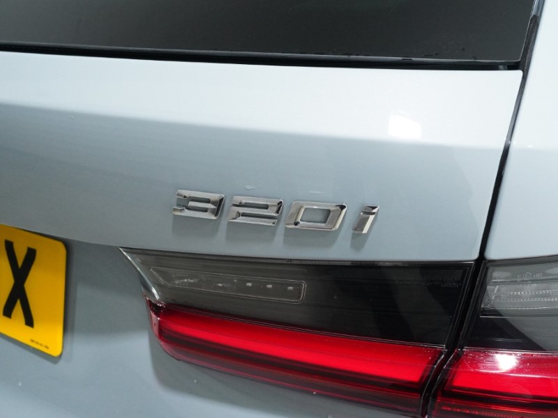 2025 (75) BMW 3 SERIES 320i M Sport 5dr Step Auto 5208045