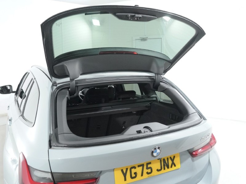 2025 (75) BMW 3 SERIES 320i M Sport 5dr Step Auto 5208048